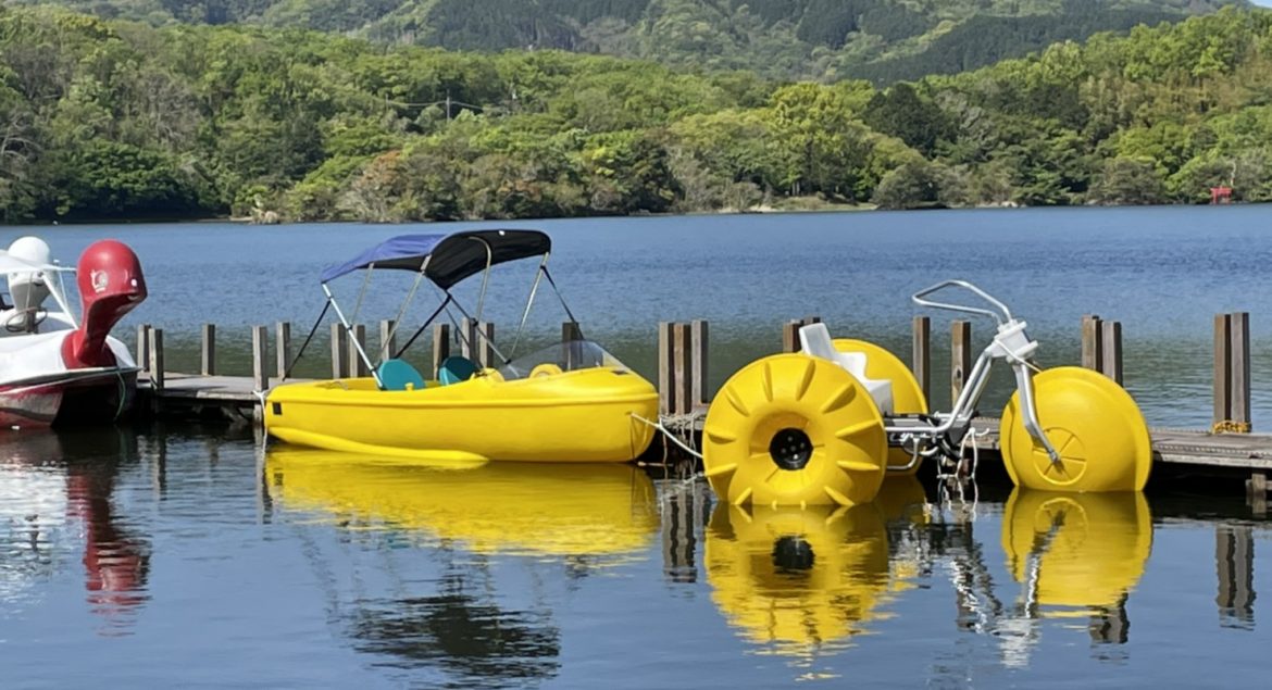 一碧湖で利用されているアクアサイクルとボートサイクル